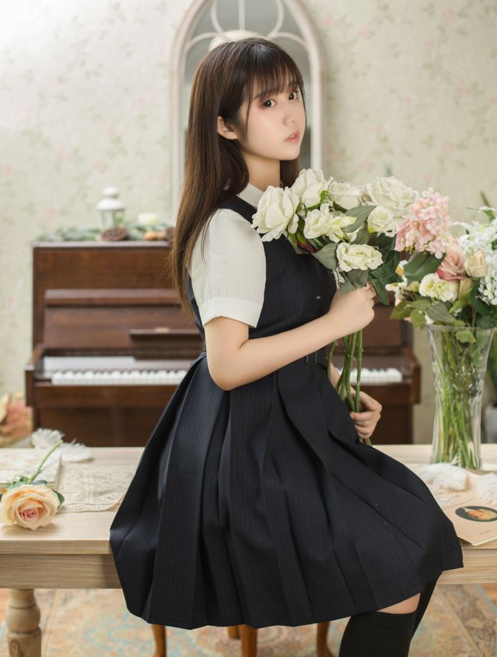 有这文静学妹，那你还想着逃课吗？