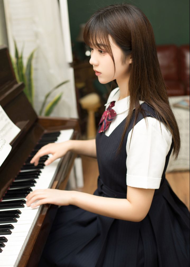 有这文静学妹，那你还想着逃课吗？