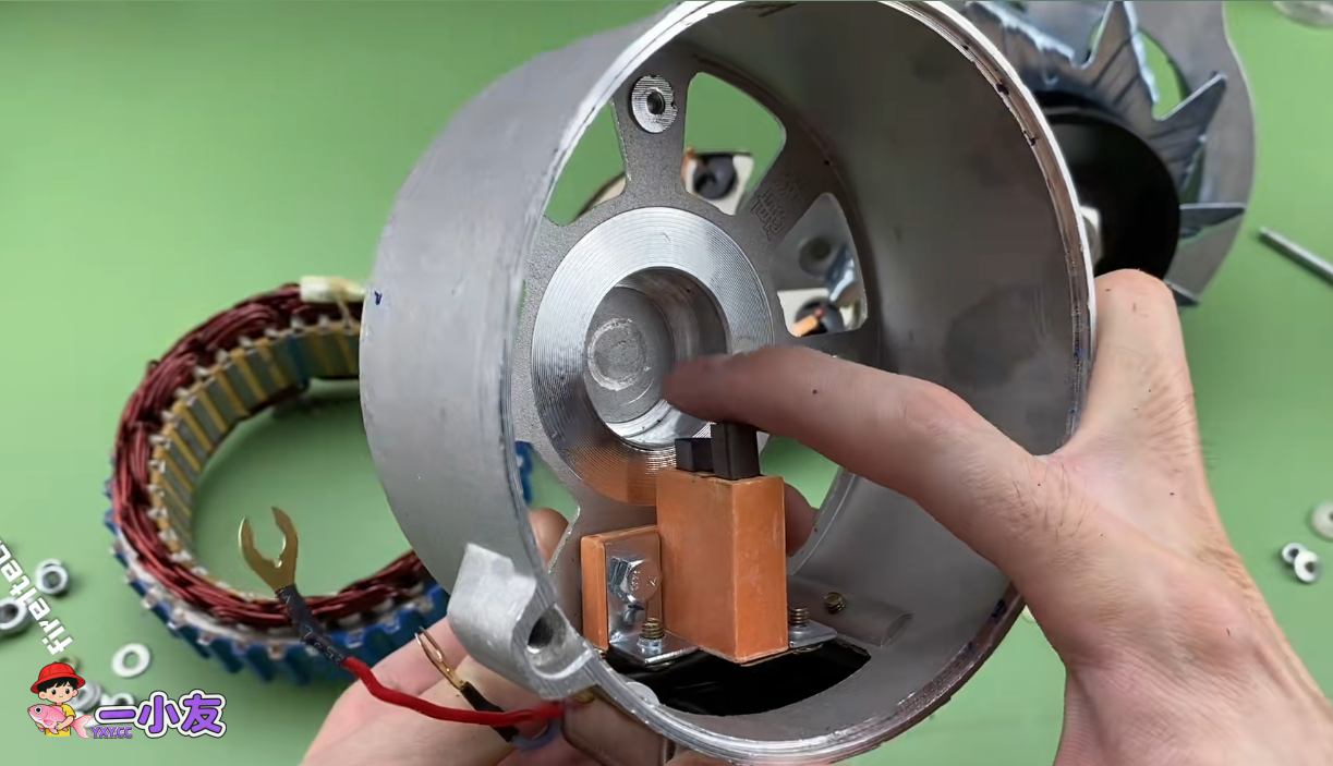 汽车拖拉机发电机的分解,接线图及电子调节器和电机的故障判断