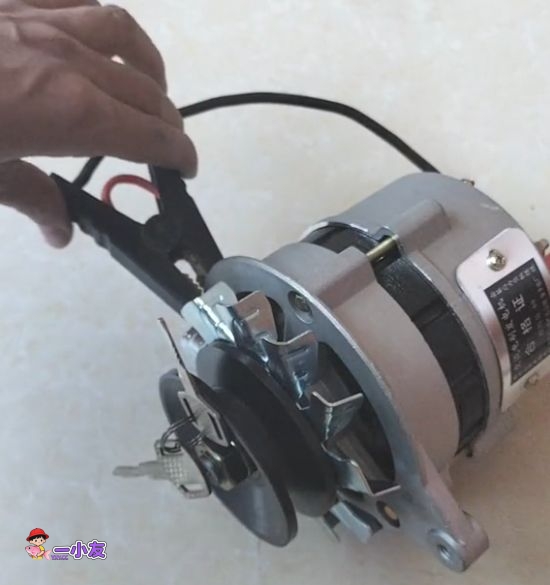 汽车拖拉机发电机的分解,接线图及电子调节器和电机的故障判断