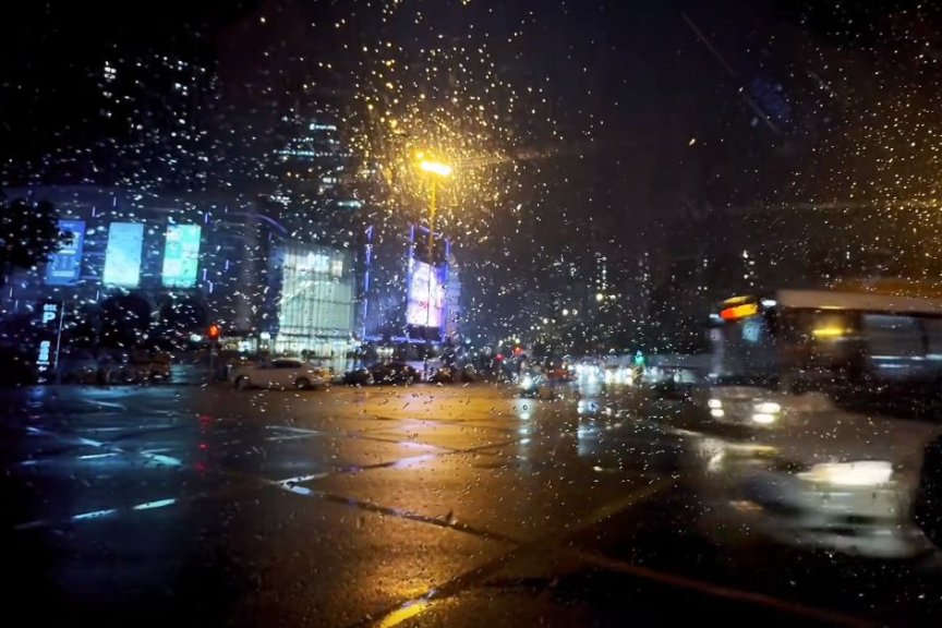 我觉得我快坚持不住了，想哭都不敢哭